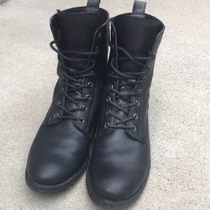 Combat boots